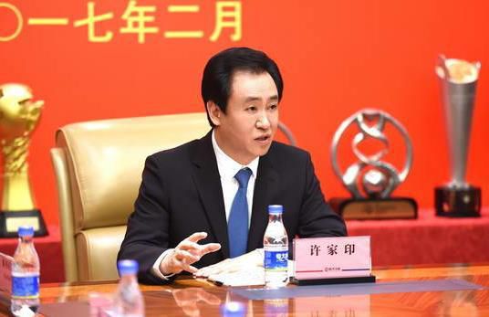 第53分钟，姆希塔良大禁区线上迎球抽射放了冲天炮。
